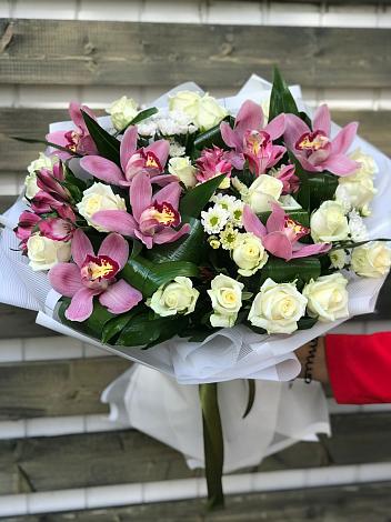 Букет цветов из: Розы и Хризантемы в Мухене