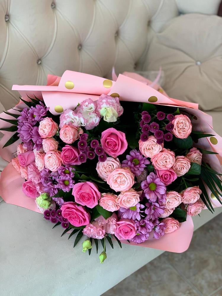 Букет цветов из: Хризантемы, Розы и Лизиантусы в Мухене