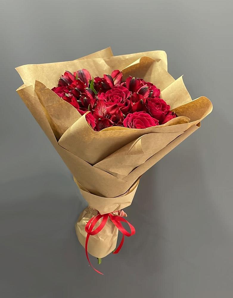 Букет цветов из: Альстромерии и Розы в Мухене