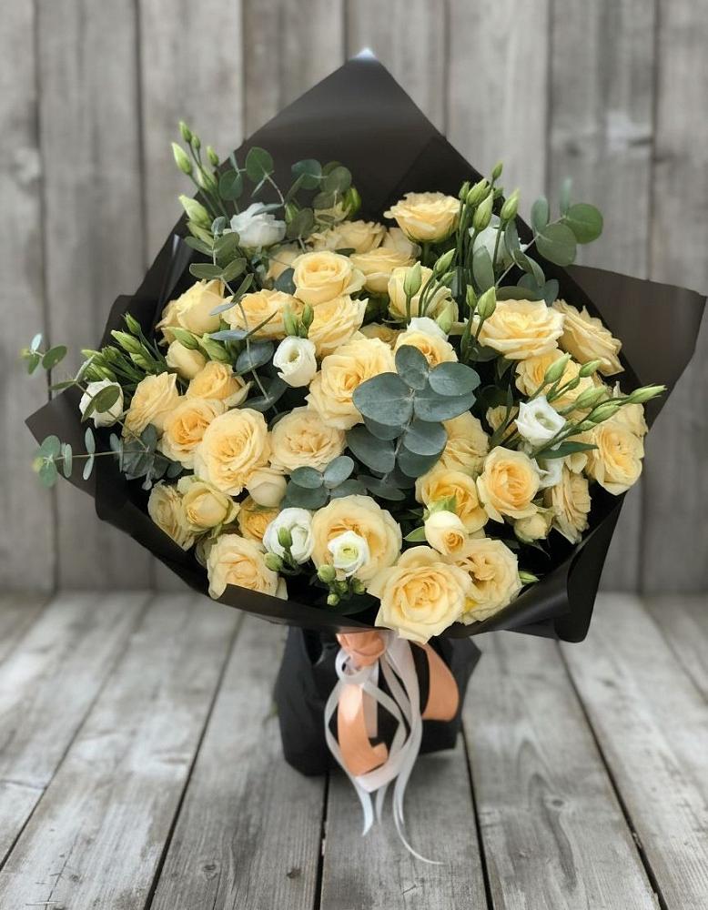 Букет цветов из: Розы и Лизиантусы в Мухене