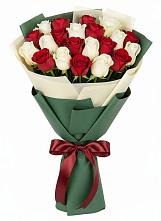 Букет Микс из красных и белых роз в Мухене
