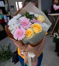 Букет цветов из:  Герберы, Розы и Хризантемы в Мухене