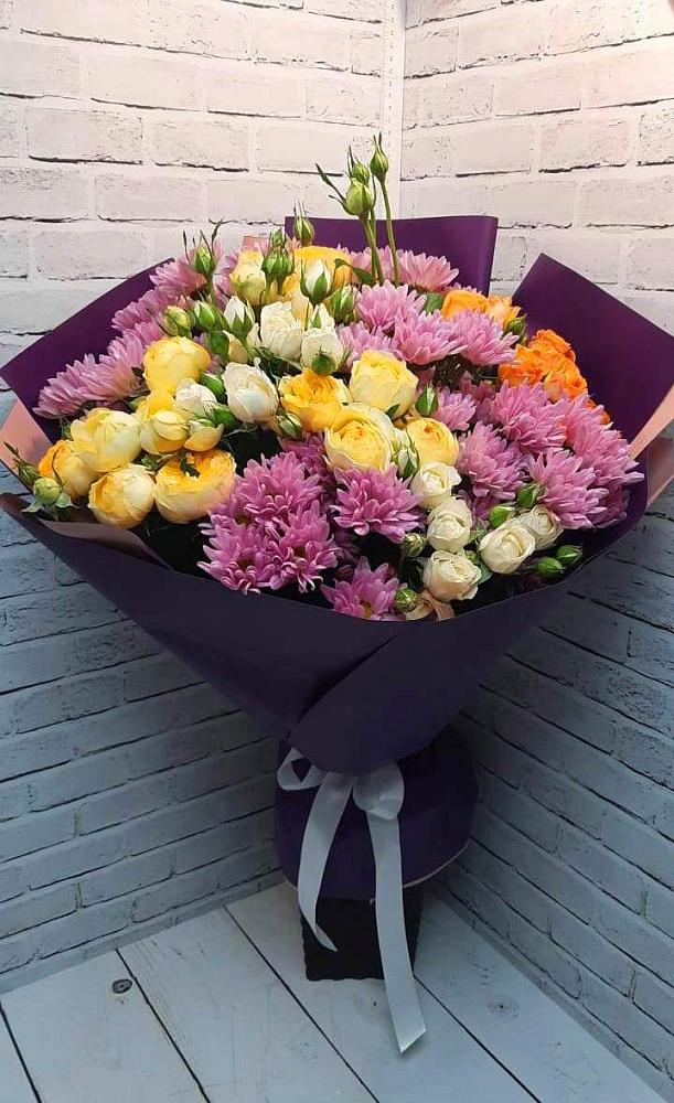 Букет цветов из: Хризантемы и Розы в Мухене