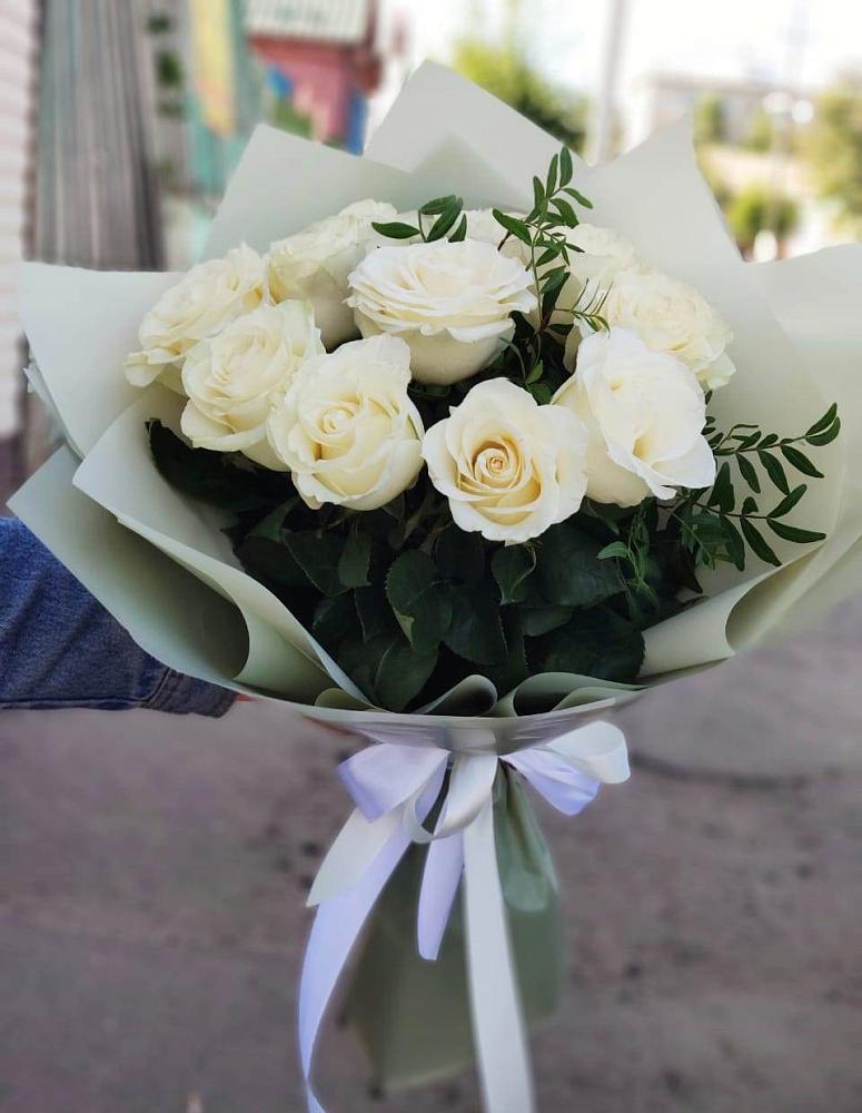 Букет Белые розы Проуд в Мухене