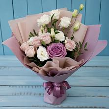 Букет цветов из:  Розы и Лизиантусы в Мухене