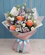 Букет цветов из:  Лизиантусы, Розы, Альстромерии и Гипсофила в Мухене