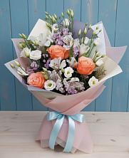 Букет цветов из:  Лизиантусы, Розы, Альстромерии и Гипсофила в Мухене