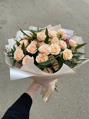 Букет Кремовые розы Латте в Мухене