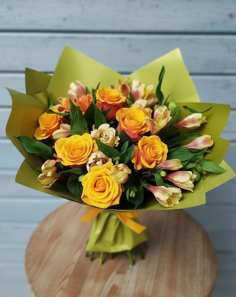 Букет цветов из: Альстромерии и Розы в Мухене