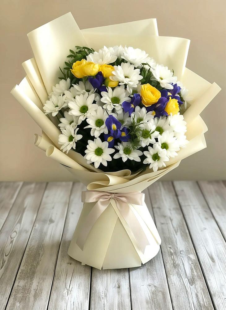 Букет цветов из: Ирисы, Хризантемы и Розы в Мухене