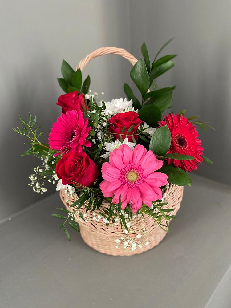 Цветочная композиция из Розы, Хризантемы и Герберы в корзине в Мухене