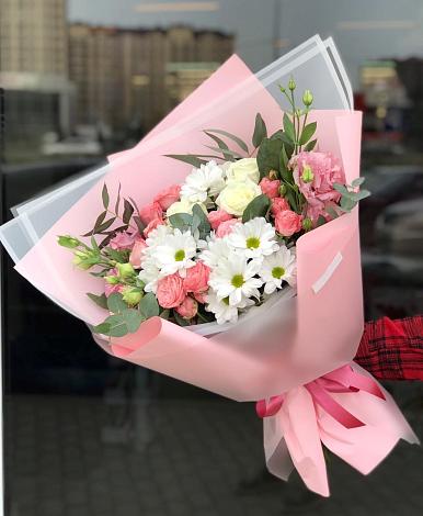 Букет цветов из: Розы, Лизиантусы и Хризантемы в Мухене